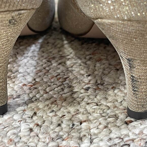 Chase + Chloe Kona Women's Round Toe Heel Mary Jane Pump Size 7.5 Gold - Picture 6 of 13